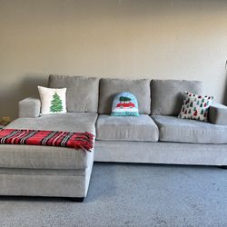 Living Spaces Bonaterra 97” Sofa w/ Reversible Chaise – Like New