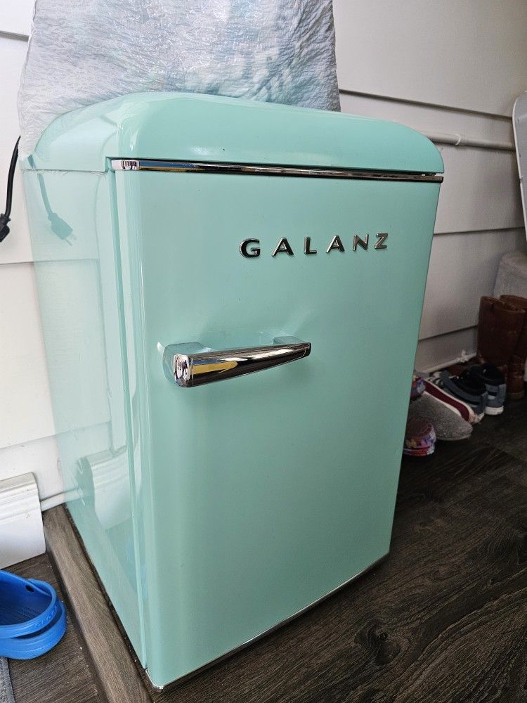 Small Fridge $50