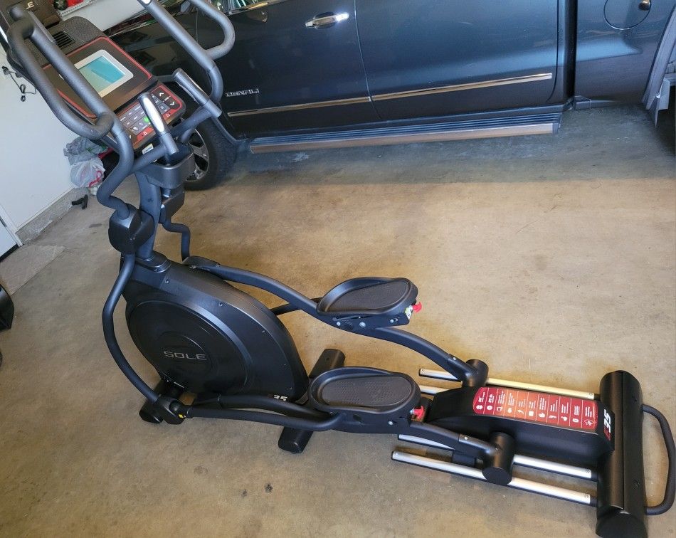 Sole E35 Elliptical
350 lb weight capacity