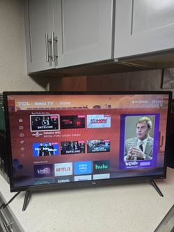 Roku TV TLC 32inch Smart LED TV  with remote. Used-works perfect