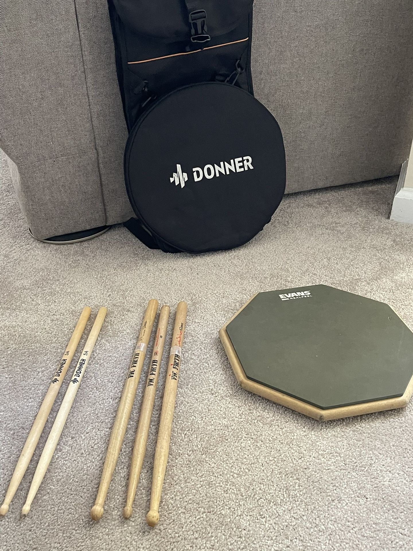 Evans Practice Drum Pad w/drum sticks and Donner Carry Bag
