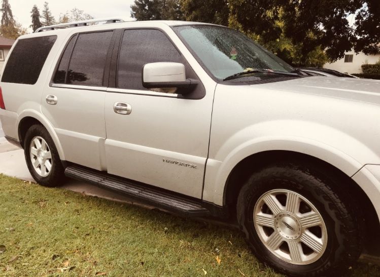 2006 Lincoln Navigator (For parts)