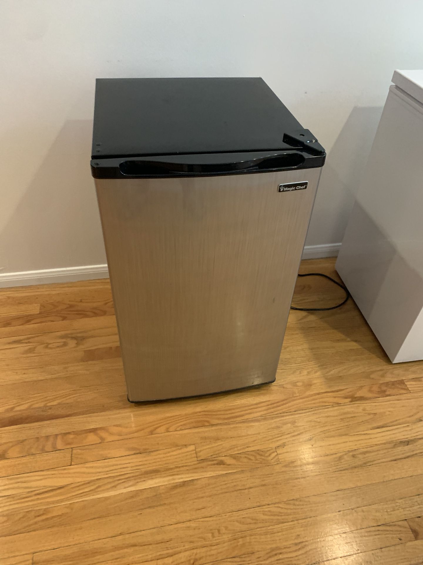 Mini Fridge Magic Chef