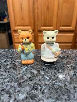 Ceramic Bears Boy and Girl Cute pair of salt and pepper shakers.  Size approximately 3 inches tall.  Preowned never used.
