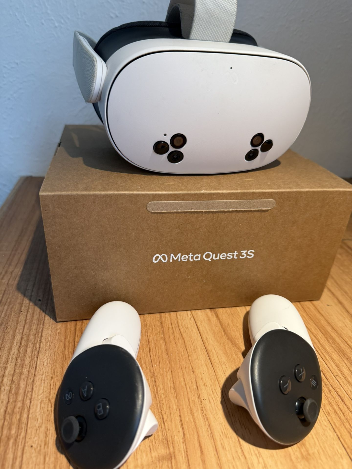 Meta Quest 3S - VR Headset