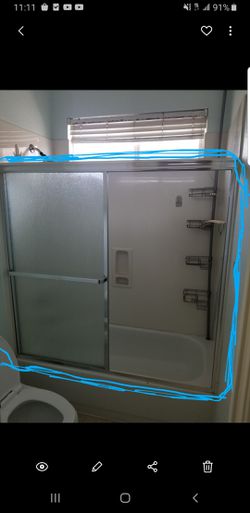 Bathtub glass door