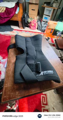 This is a small (SM) hinged knee brace
