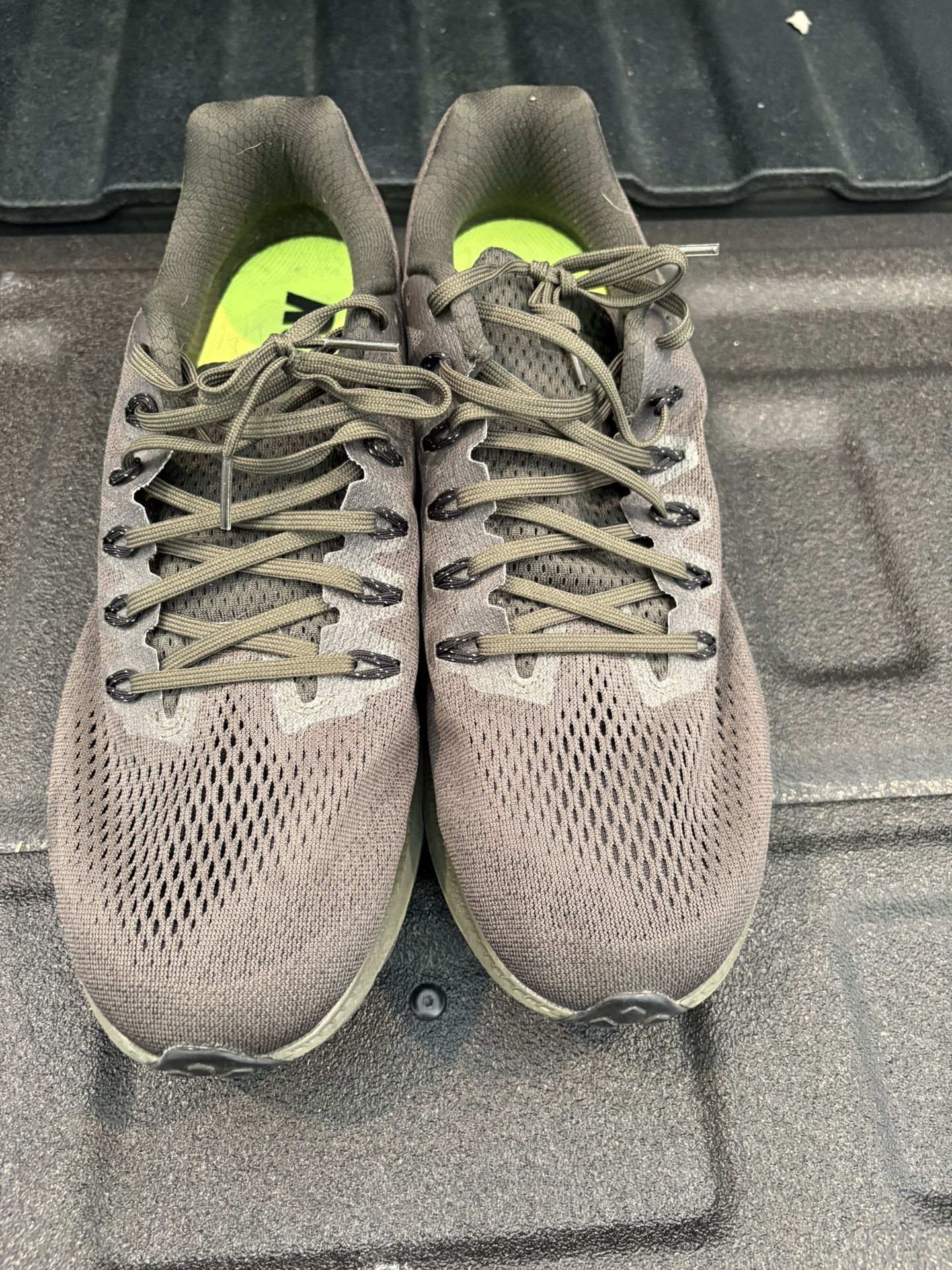 Nike Zoom Air. Size 13