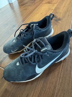 Men’s Trout baseball cleats size 9