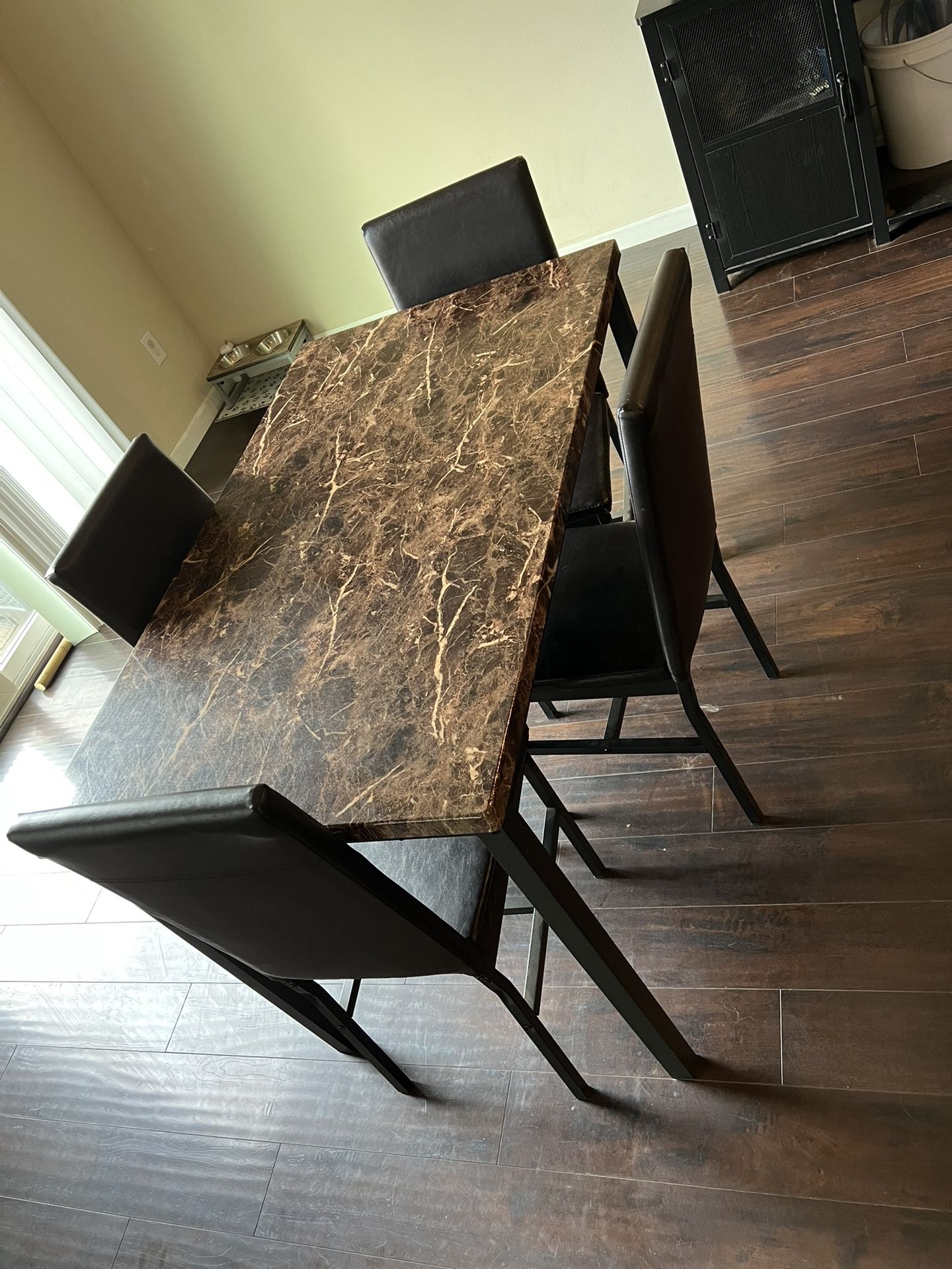 5 Piece Dining Table Set Faux Marble Tabletop 4 Leather Chairs Will Deliver Need Gone Make Offer