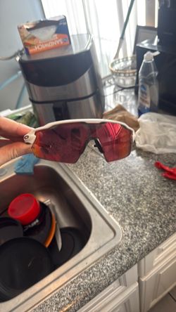 Oakley Radar-Style Sport Sunglasses – White Frame / Red Mirrored Lens