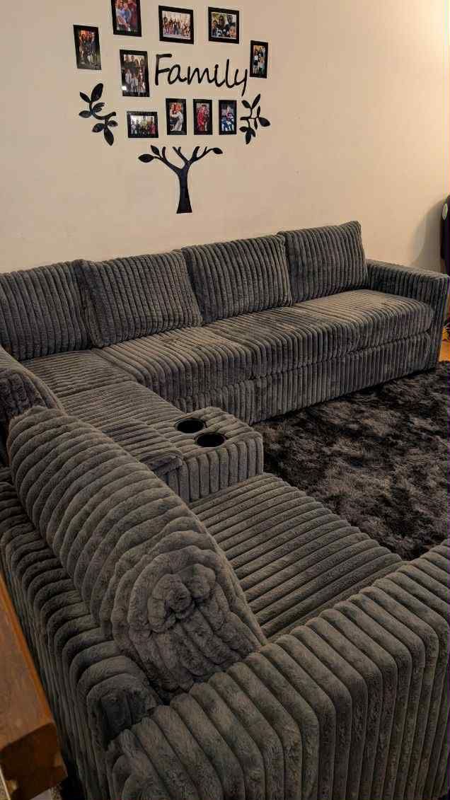 New Corduroy Sectional Couch with USB & Cup Holders! Free Delivery 🚚!