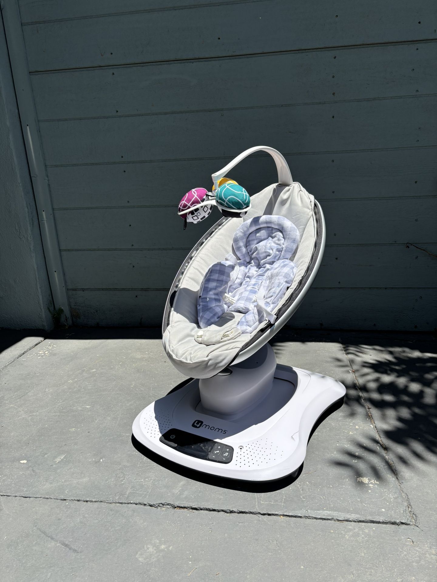 4moms mamaroo swing - with 2 newborn inserts