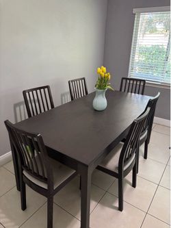 Kitchen table w chairs
