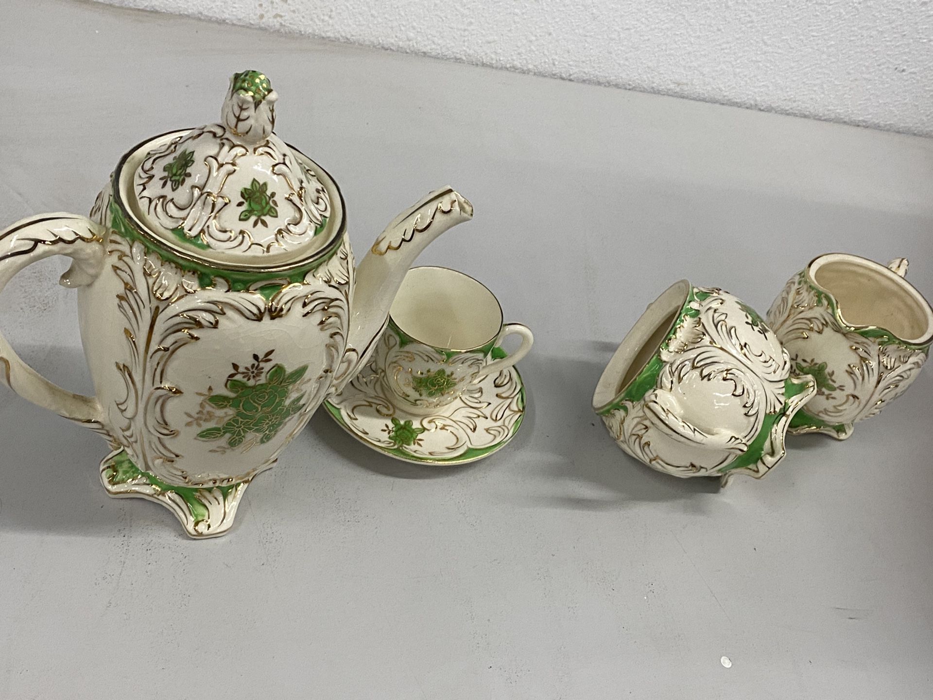 Marhuchan Gold Rim Bone In - Fine China