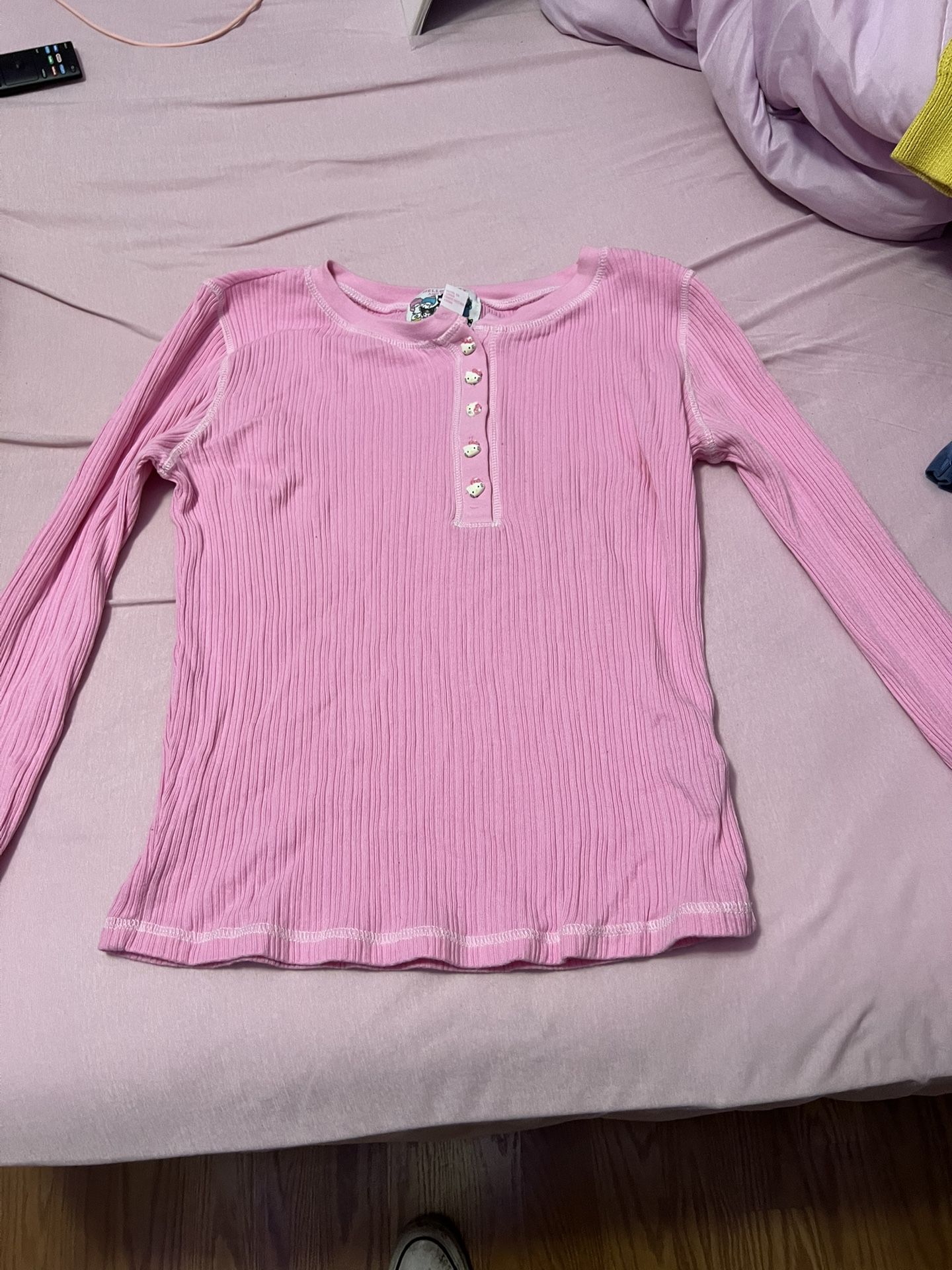 Women’s Hello Kitty Shirt Size Medium