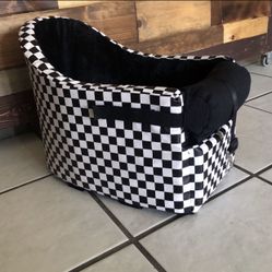 DOG CAR SEAT 17inx13in