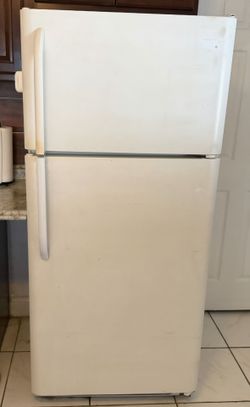 White Top-Freezer Refrigerator