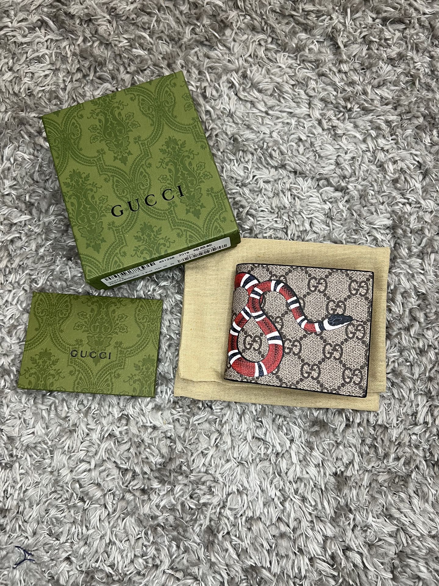 Gucci wallet 