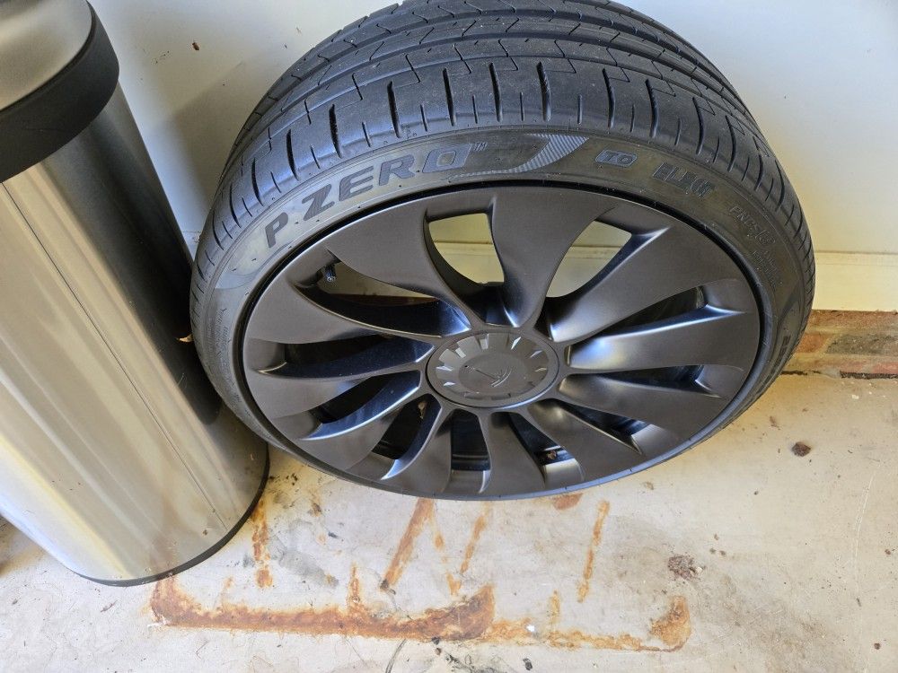 Tesla 20' Uber turbine Wheel with original Michelin Tires