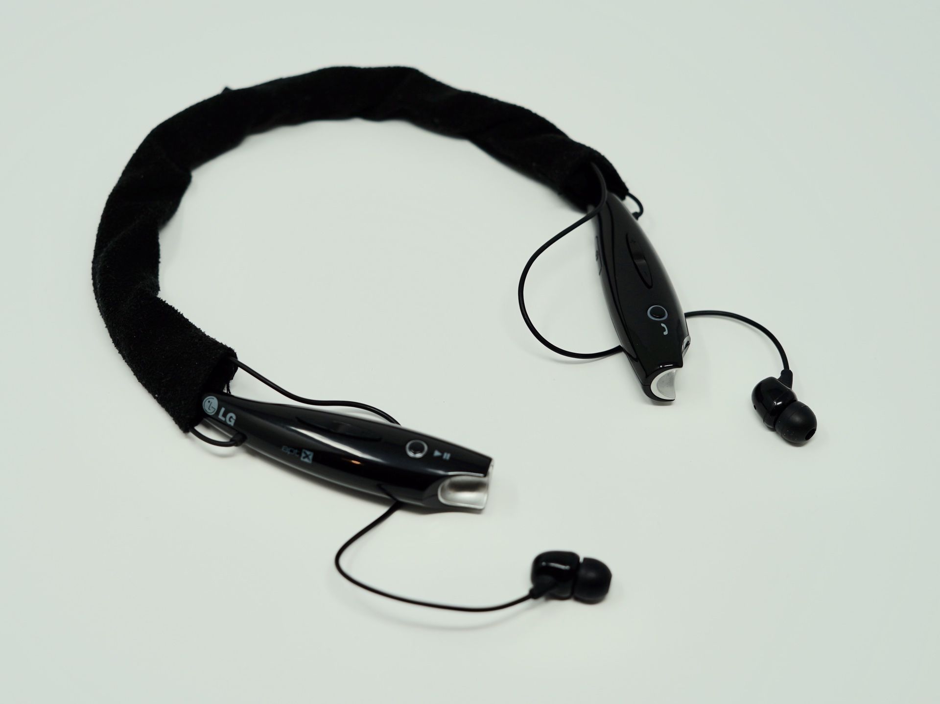 LG Tone HBS-730 Bluetooth Wireless Stereo Headset (Black) with case and neck wrap