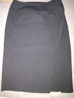 Worthington Stretch Pencil Skirt With 10 Inch Split In Front. Size Medium.