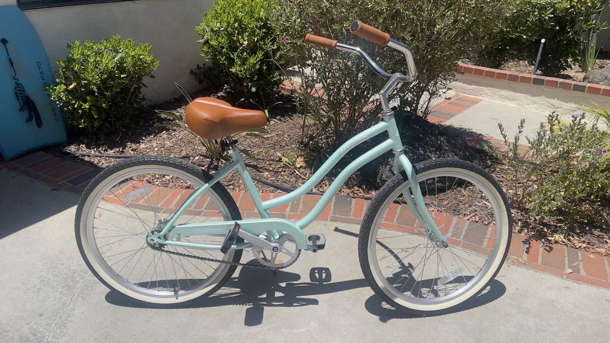 LIKE NEW Retrospec Chatham 24” Beach Cruiser Bike