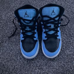 Air Jordan 1 Mid University Blue & Black 