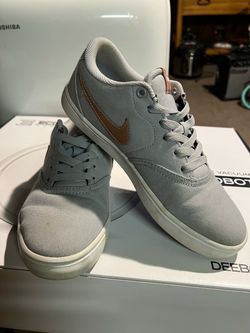 Women's Nike SB Charge CNVS sneakers in metallic silver Size 7.5