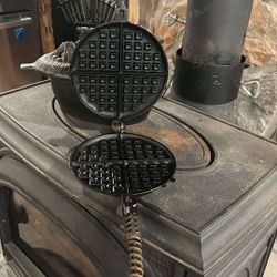 Griswold Cast Iron Waffle Maker