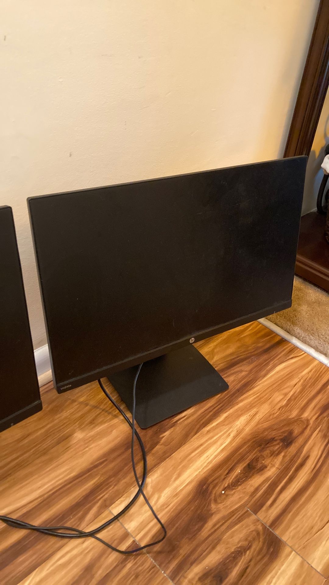 HP MONITORS (2)