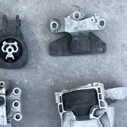 2021 Mazda 3.  Engine Mounts 