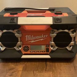 Milwaukee Radio NO BLUETOOTH 12V