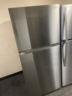 Great deal: Samsung 18–19 cu ft Top Mount, Stainless + Ice Maker