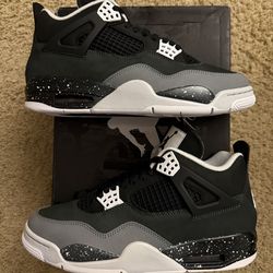 Size 9.5 (Worn once, comes with original box) - Air jordan 4 retro fear