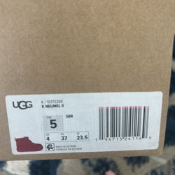 Youth Ugg Boots Size 5