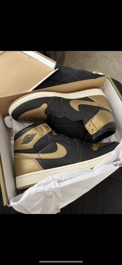 Size 12.5 AIR JORDAN 1 RETRO HIGH OG Men – Black/Metallic Gold