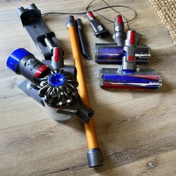 Dyson V8 absolute excellent condition
