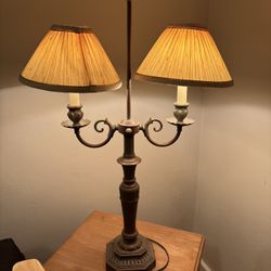 Vintage Style Double-Arm Table Lamp with Shades