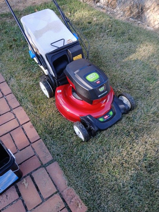 21" 60volt Toro Self Propelled Mower