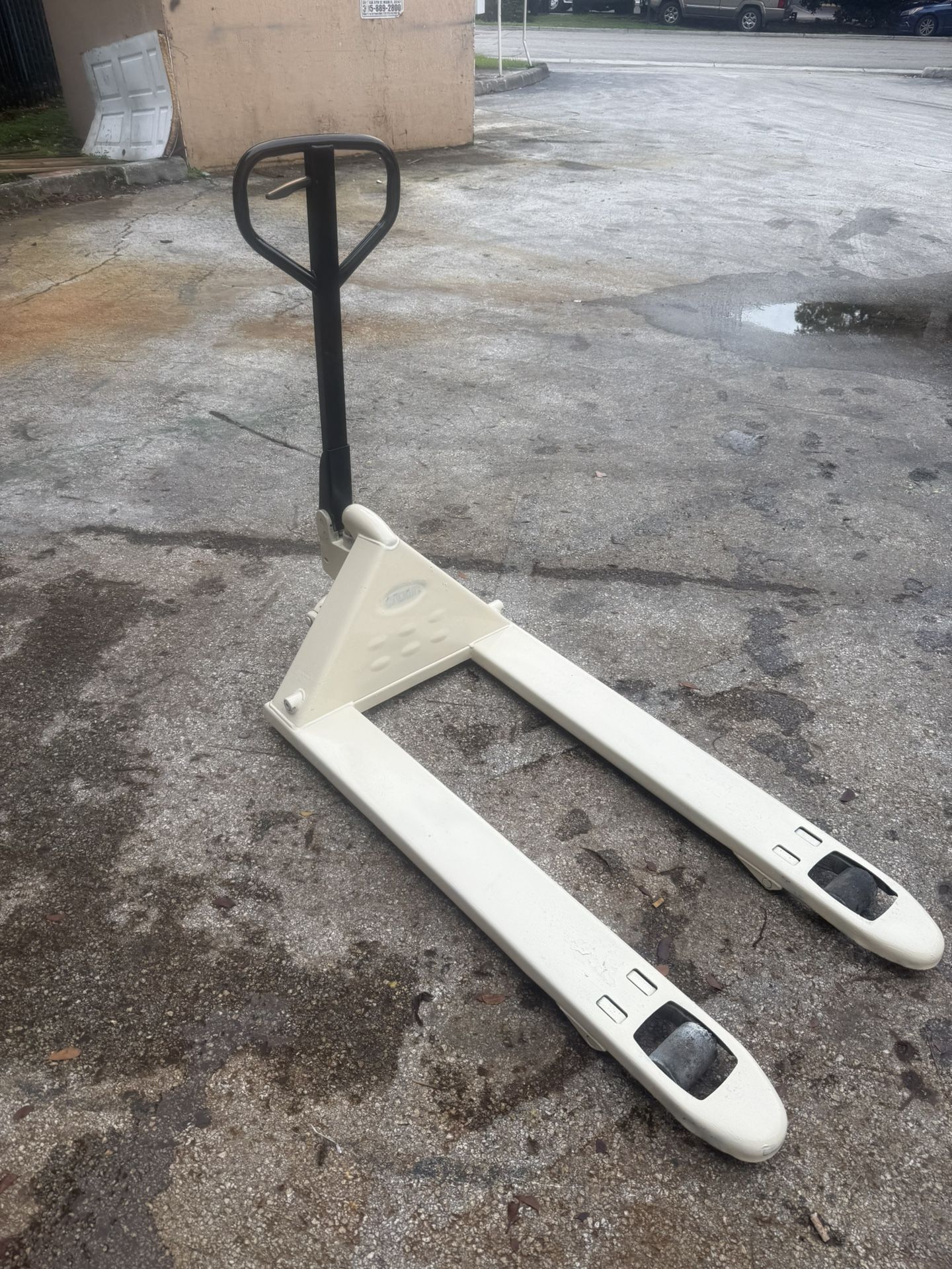 Pallet Jacks 