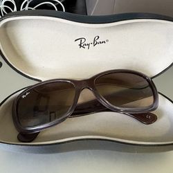 Ray-Ban Women’s Brown Oversized Sunglasses w/ Case