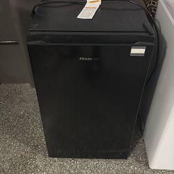 GENTLY USED HI SENSE FRIDGE