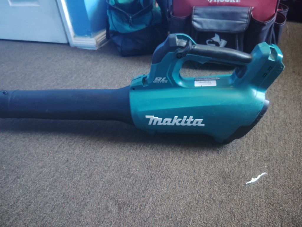 Sopladora Makita BL Motor 18 Volt No Incluye Batería