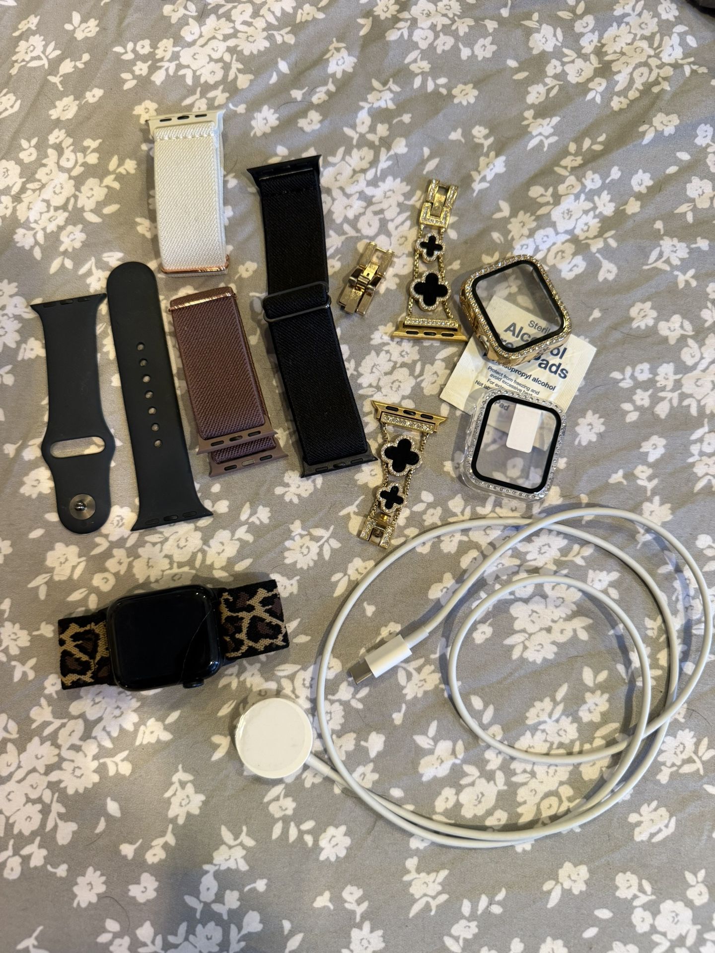 Apple Watch SE GPS (2024) 40mm Bundle