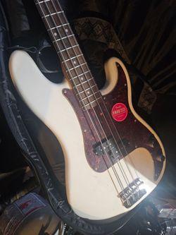 Bass guitar