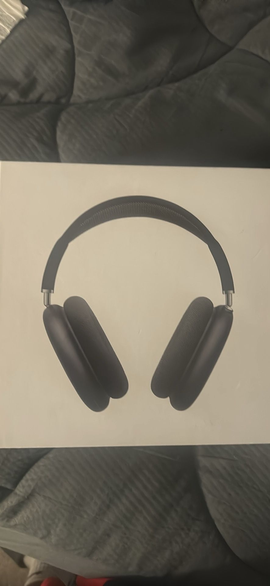 Black airpod maxes 