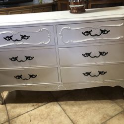 Dresser  White 