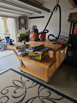 Woodworking Bench with 5 Tools