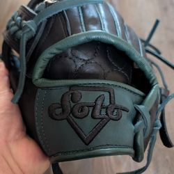 Soto IF  Glove. Never Been Used For Left Handed Throwing. 